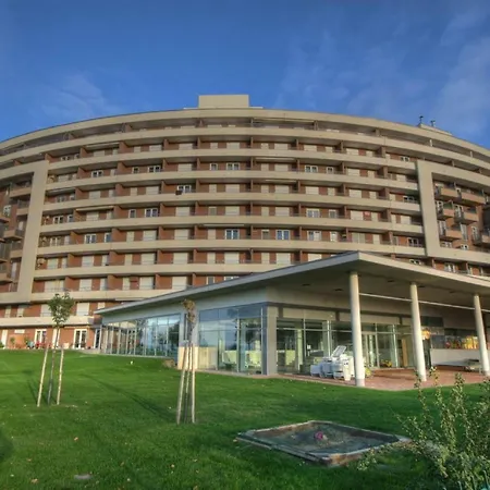 Club 218 Wellness + Panorama 아파트 시오포크